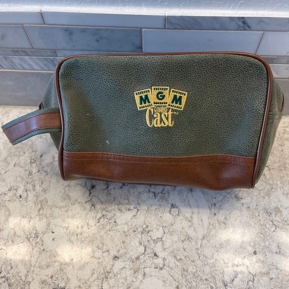 MGM Grand Cast Casino Green‎ Suede Toiletry Bag - Picture 10 of 10